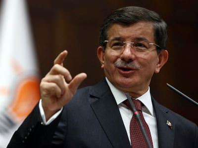 Başbakan Davutoğlu ünlü isme dava açtı