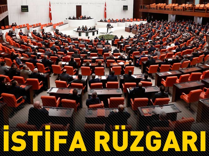 Bürokraside istifa rüzgârı