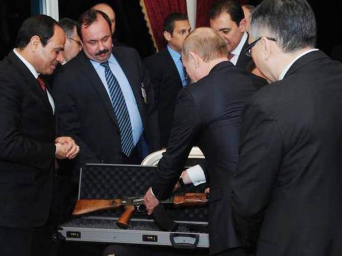 Putin’den Sisi’ye Kalaşnikof'lu mesaj