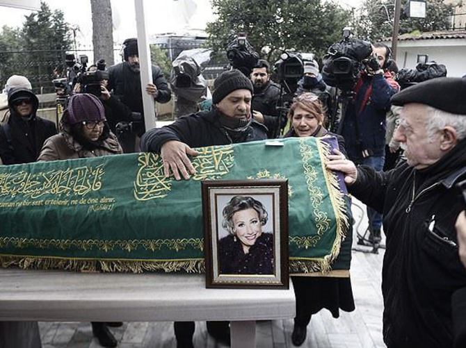 Müzeyyen Senar toprağa verildi
