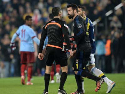 Volkan Demirel'e ceza yağdı