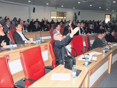 CHP ile MHP'nin ağaç kesme kavgası
