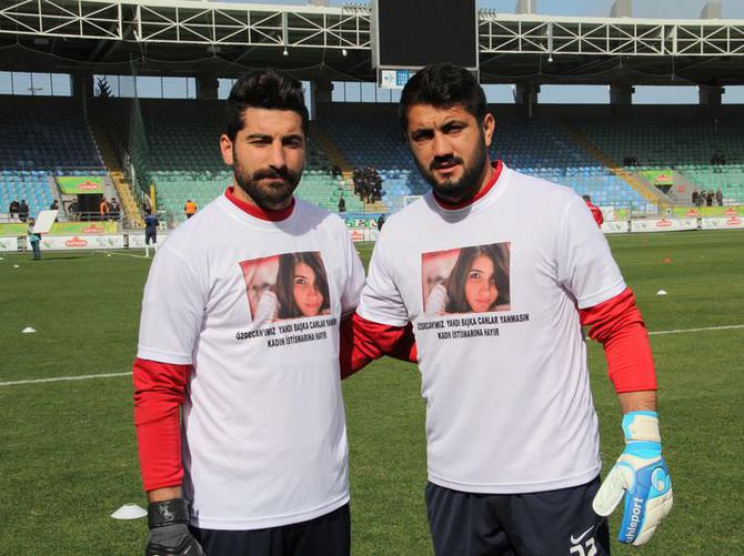 Sahaya Özgecan tişörtleriyle çıktılar