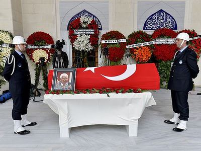 Mahir Kaynak son yolculuğuna uğurlandı
