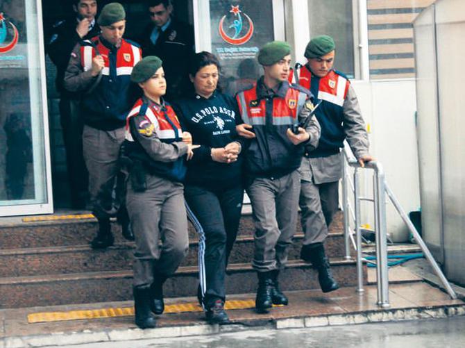 Sevgilisiyle kocasını öldürdü!