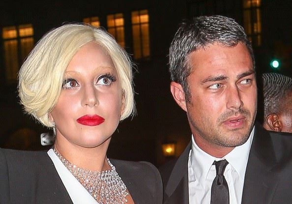 Lady Gaga nişanlandı