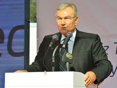 Deniz Baykal aday oluyor!