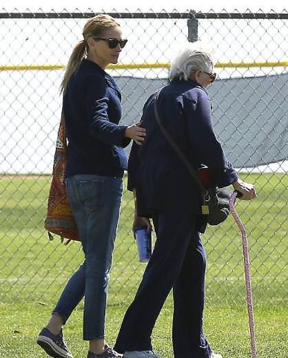 Julia Roberts annesini kaybetti - 2