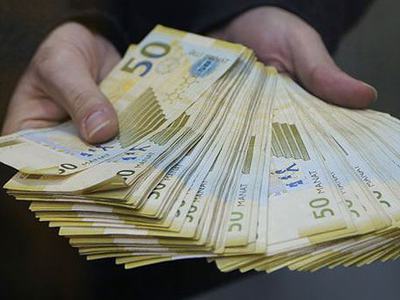 Azerbaycan devalüasyona gitti