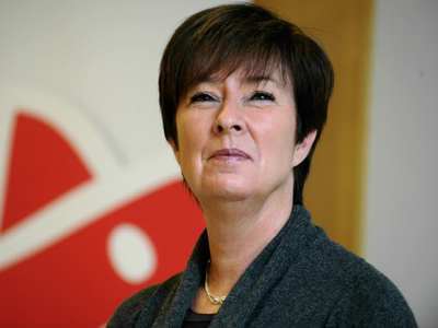 İsveç'te eski parti lideri temizlikçi oldu