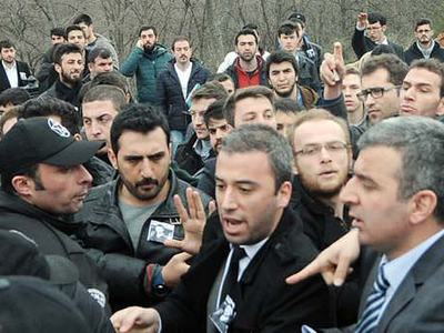 İki üniversitede gergin anlar