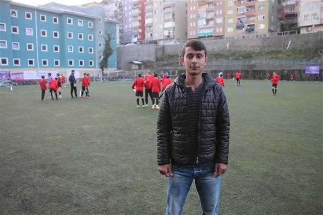 Dili boğazına kaçan futbolcuyu anahtarla kurtardı - 1