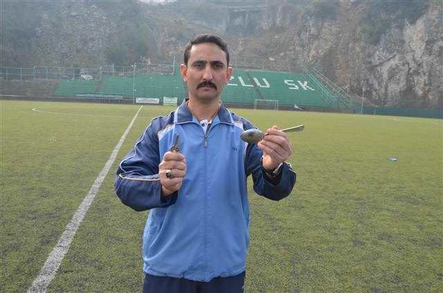 Dili boğazına kaçan futbolcuyu anahtarla kurtardı - 2