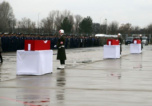 Şehit pilotlar son yolculuklarına uğurlandı