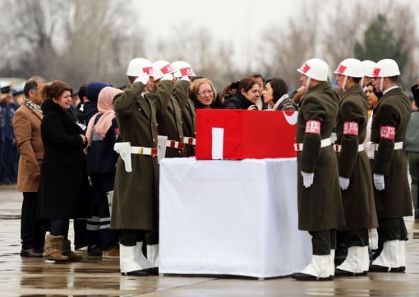 Şehit pilotlar son yolculuklarına uğurlandı