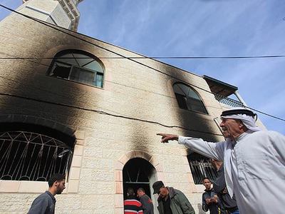 Yahudi yerleşimciler cami kundakladı