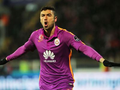 Burak Yılmaz derbiye zor!
