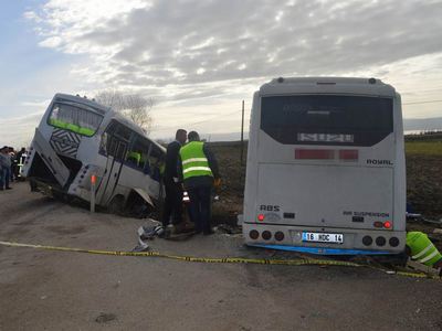 Bursa'da iki servis midibüsü çarpıştı