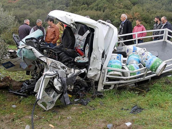 Askeri araç kaza yaptı: 1 ölü, 4 yaralı