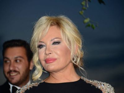 Emel Sayın hastaneye kaldırıldı!