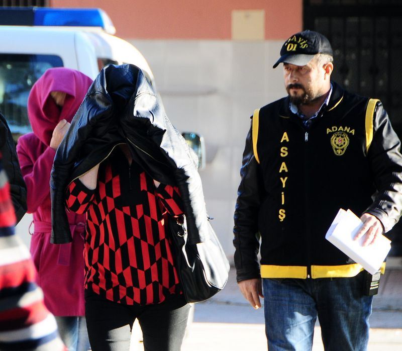 Parası biten turistler fuhuşta yakalandı - 1