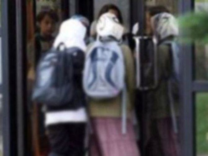 İsviçre, Tessin’de okullarda başörtüsü yasaklandı