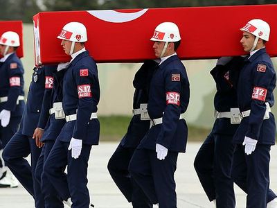 Şehit pilotlar son yolculuklarına uğurlandı