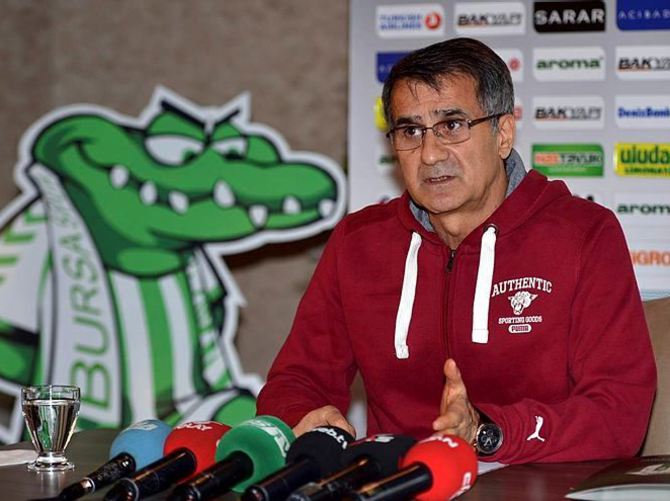 Şenol Güneş'ten hakemlere salvolar