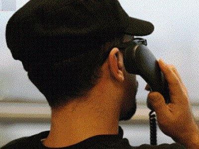 Sahte polisleri yazışarak yakalattı