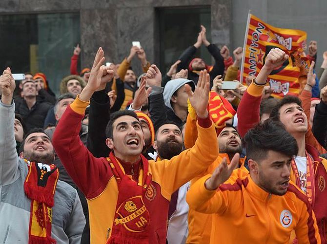 Fenerbahçe ile Galatasaray'a coşkulu uğurlama