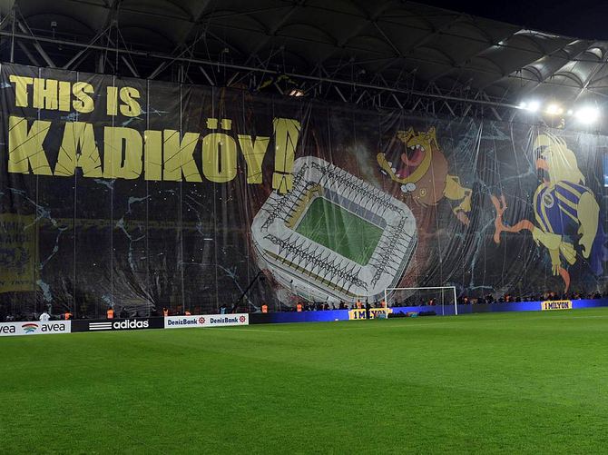 G.Saraylılara pankartlı gönderme!
