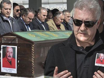 Tamer Karadağlı babası Turgay Karadağlı'yı son yolculuğuna uğurladı