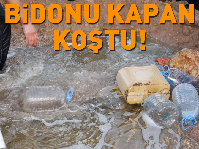 Boru hattı delindi, köylüler mazotu bidonlarla götürdü