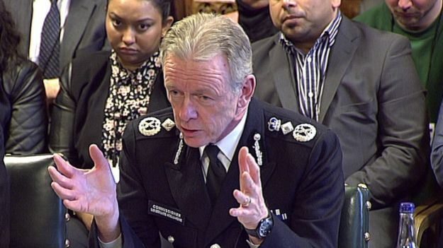 İngiltere polisi Suriye’ye giden kızlarla ilgili eleştiri altında