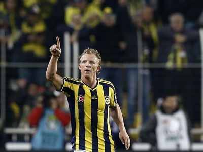 Golü attı sözleşmeyi kaptı