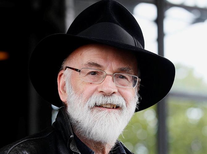 Terry Pratchett hayatını kaybetti!