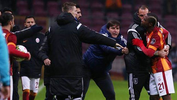 Arena'da olay! Saha karıştı - 2