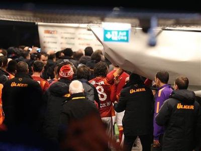 Arena'da olay! Saha karıştı