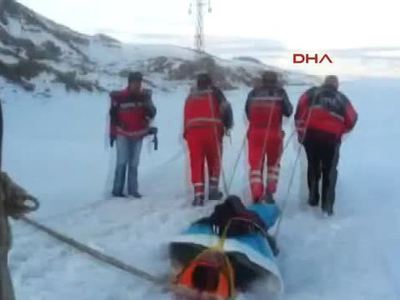 Nemrut Dağı'nda mahsur kalan bekçi donmak üzereyken kurtarıldı