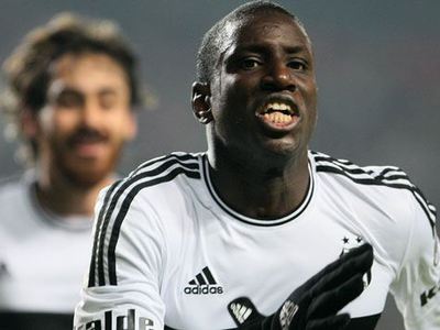 Demba Ba rekora koşuyor