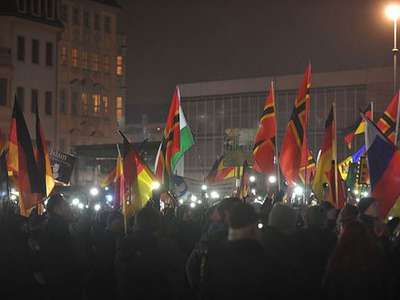 PEGIDA taraftarları Dresden'de gösteri yaptı