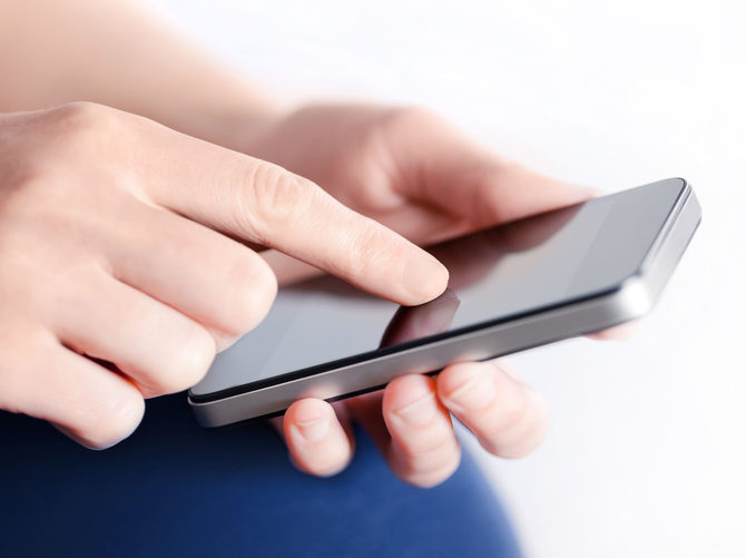 Telefon dolandırıcılarına para göndermek için arabasını sattı