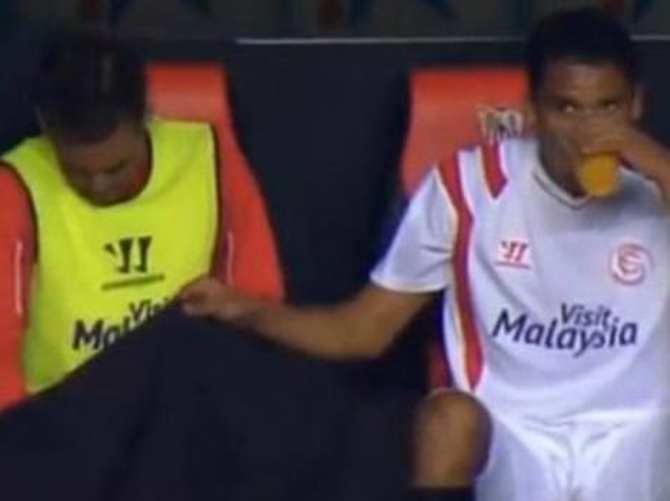 Sevilla yedek kulübesinde skandal olay