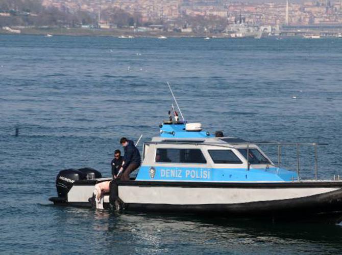 Üsküdar'da denizden erkek cesedi çıkarıldı