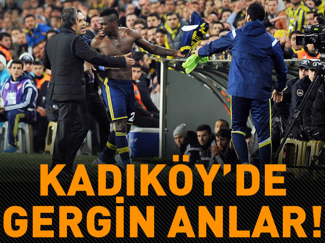 Kadıköy'de gergin anlar! Emenike formayı çıkarıp...