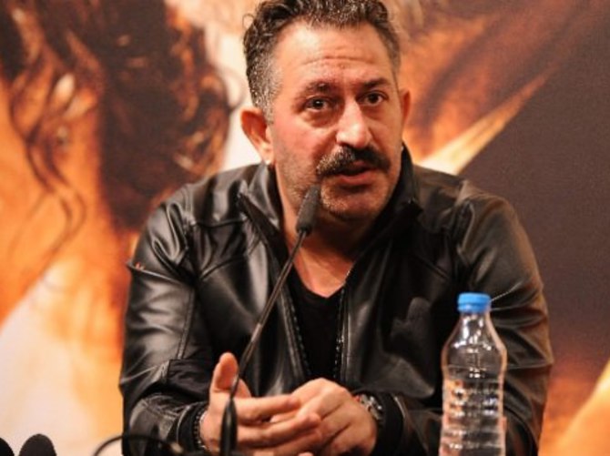 Cem Yılmaz özür diledi
