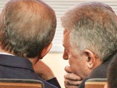 Tek tek Erdoğan'ın yanına gelip fısıldaştılar