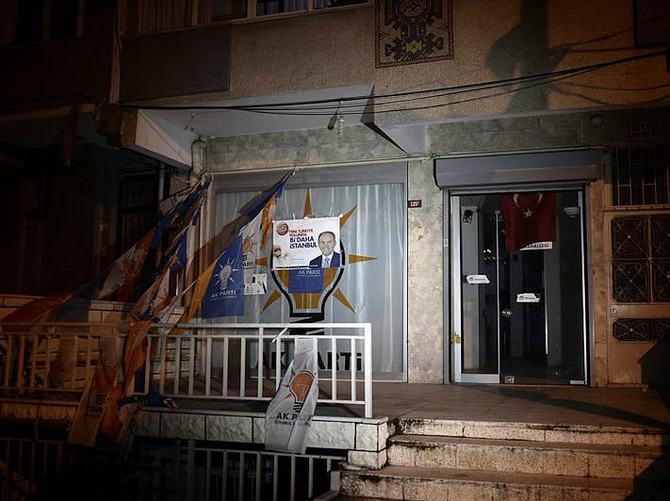 AK Parti seçim irtibat bürosuna silahlı saldırı