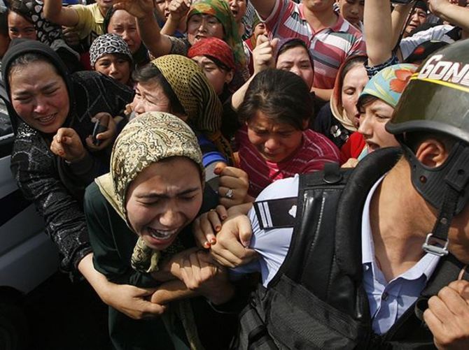 Çin’de 3 Uygur Türkü idam edildi