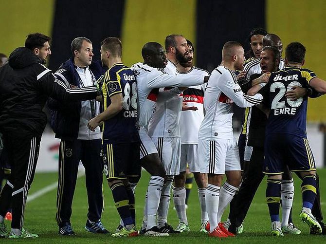 Fenerbahçe'ye bir darbe de PFDK'dan!